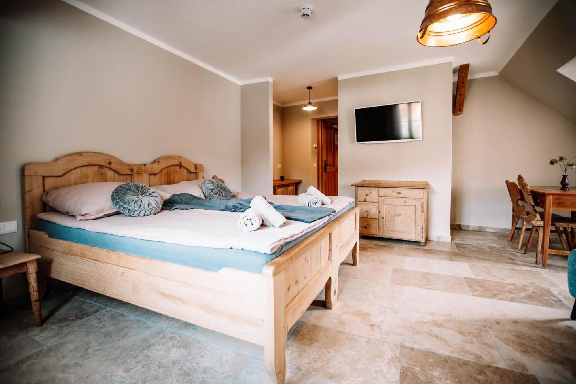 Steinthron Hotell Kalwang Eksteriør bilde